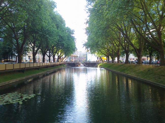 Düsseldorf: Wasserfläche an der Kö, Ist das eigentlich die Düssel?