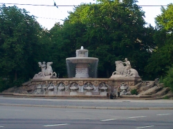 Brunnen am Maximilians...