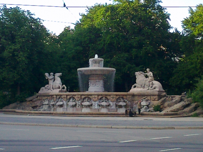 Brunnen am Maximiliansplatz, 