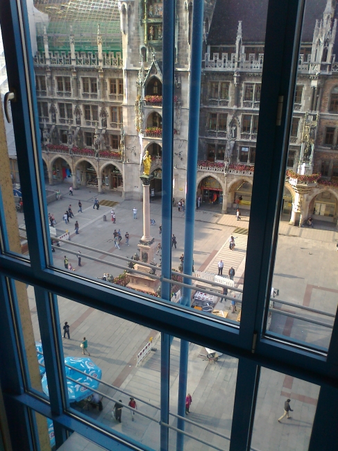 Blick vom Hugendubel auf den Marienplatz und Rathaus, 