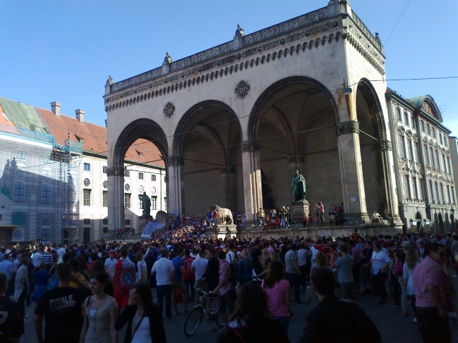 Troubel am Odeonsplatz, München