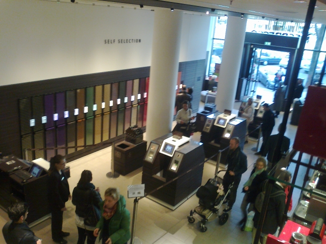 Nespresso Store Kö, Look at this! Self-service!! Looks like a bunch of ATMs - and this is supposed to be a personal experience...