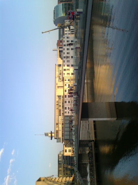 Bridge over the central basin @ Medienhafen Düsseldorf, the one you walk over to reach the Hyatt