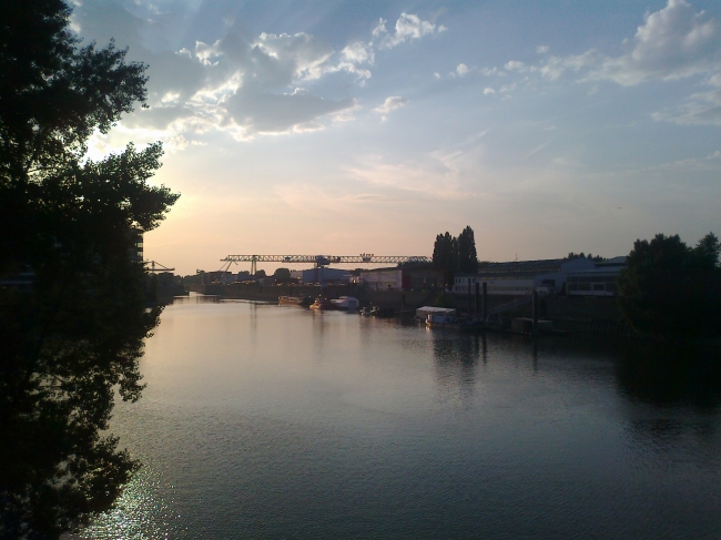 Hafenbecken behind Grand Hyatt @ Medienhafen, what you see is companies like ABC-Logisitics