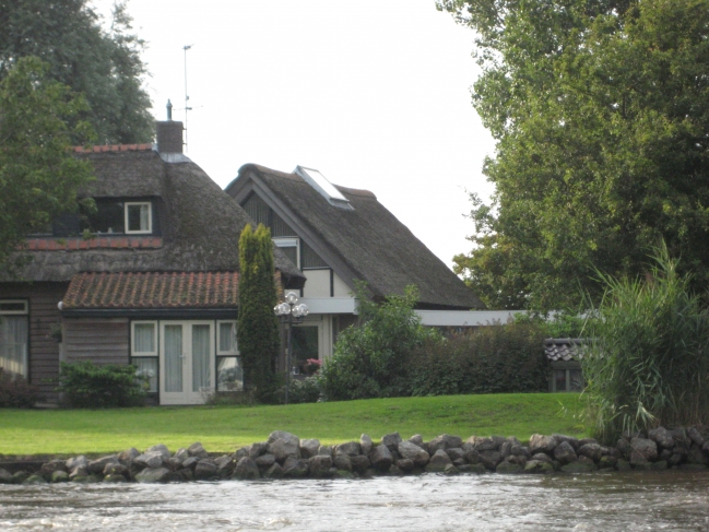 A house by the canal, 