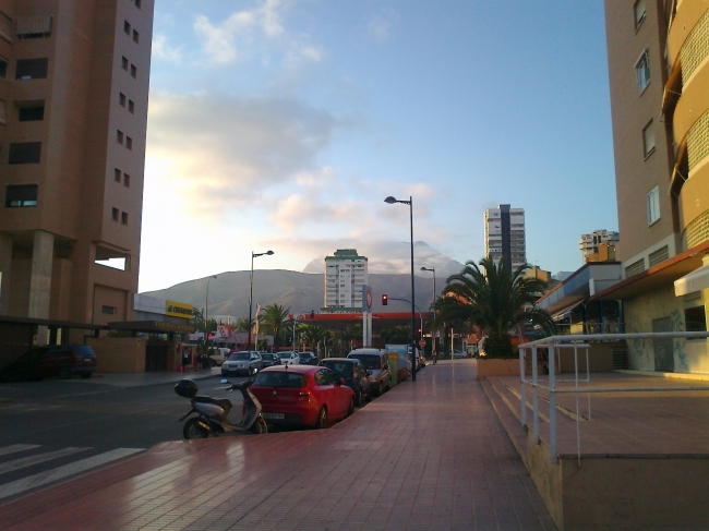 Near Mercadona, looking to the mountains, 