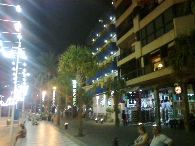 Levante promenade at night, 