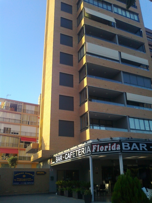 Edif. Paraiso Florida, and Florida Bar on ground floor