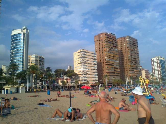 Edif. Acintur Mediterraneo (the blue one) on the left, La Bassa Seca (yellow) in center, Levante beach buildings