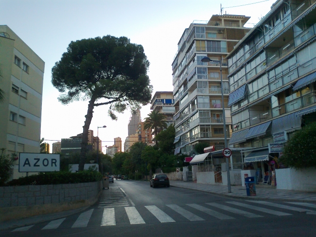 Calle del Murtal, corner of Edificio AZOR, looking into Calle de Santander