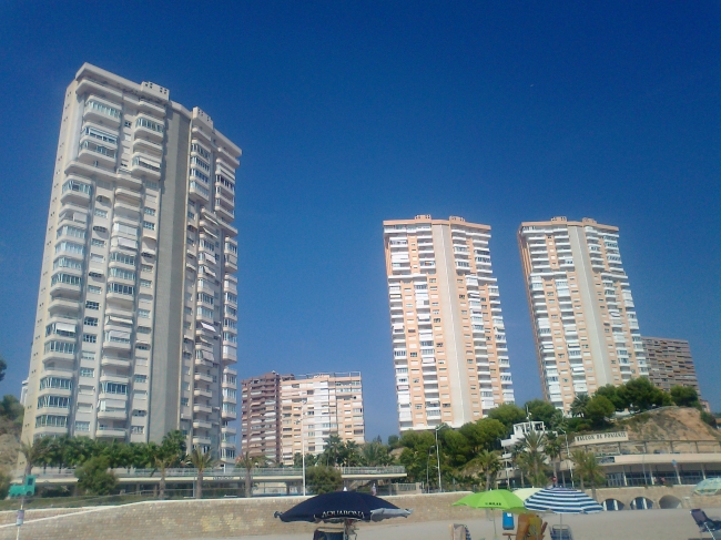 Balcon de Poniente 4 on left, Urbanisation Balcon de Poniente on right