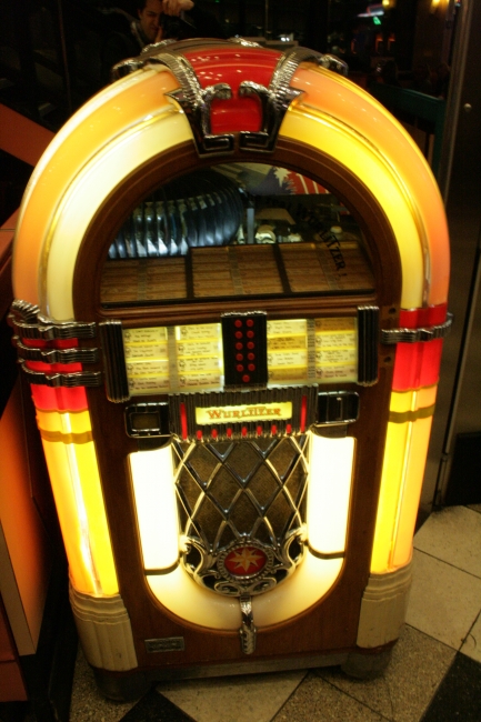 Annette's Diner: Jukebox, 