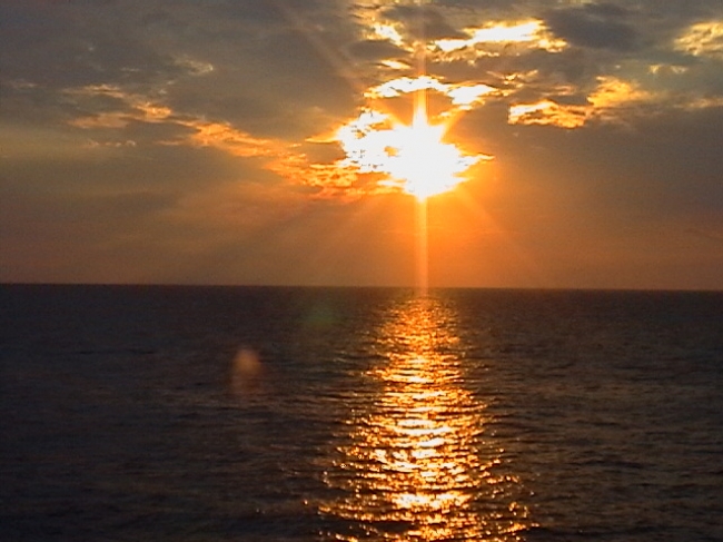 Sonnenuntergang über dem Wasser, 